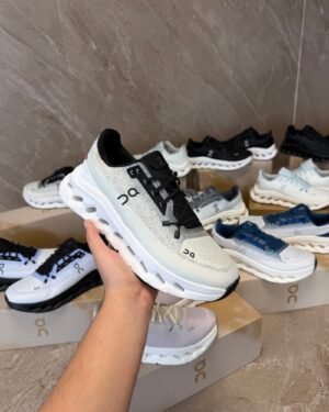 On Cloudtilt Sneaker White-Black