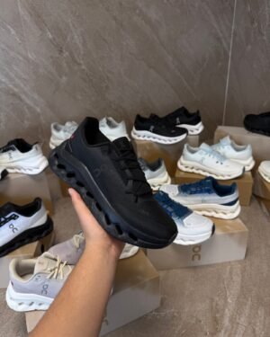 On Cloudtilt Sneaker Black on Black