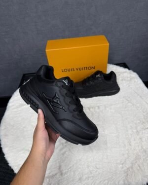Louis Vuitton Classic, Black on Black