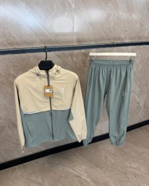 On Running Core Trainingspak Beige / Grey