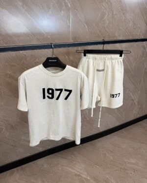 Essential 1977 Beige Summerset