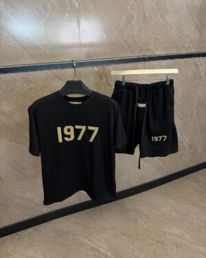 Essential 1977 Black Summerset