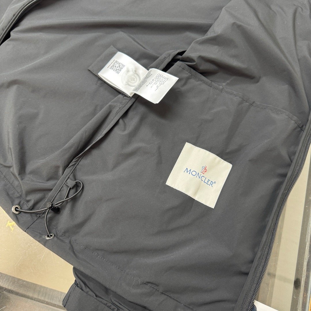 Moncler Sassiere Windbreaker Black