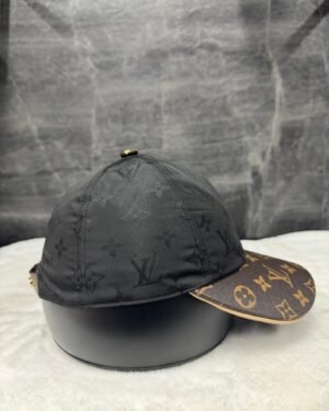 Louis Vuitton Monogram Cap Black-Brown