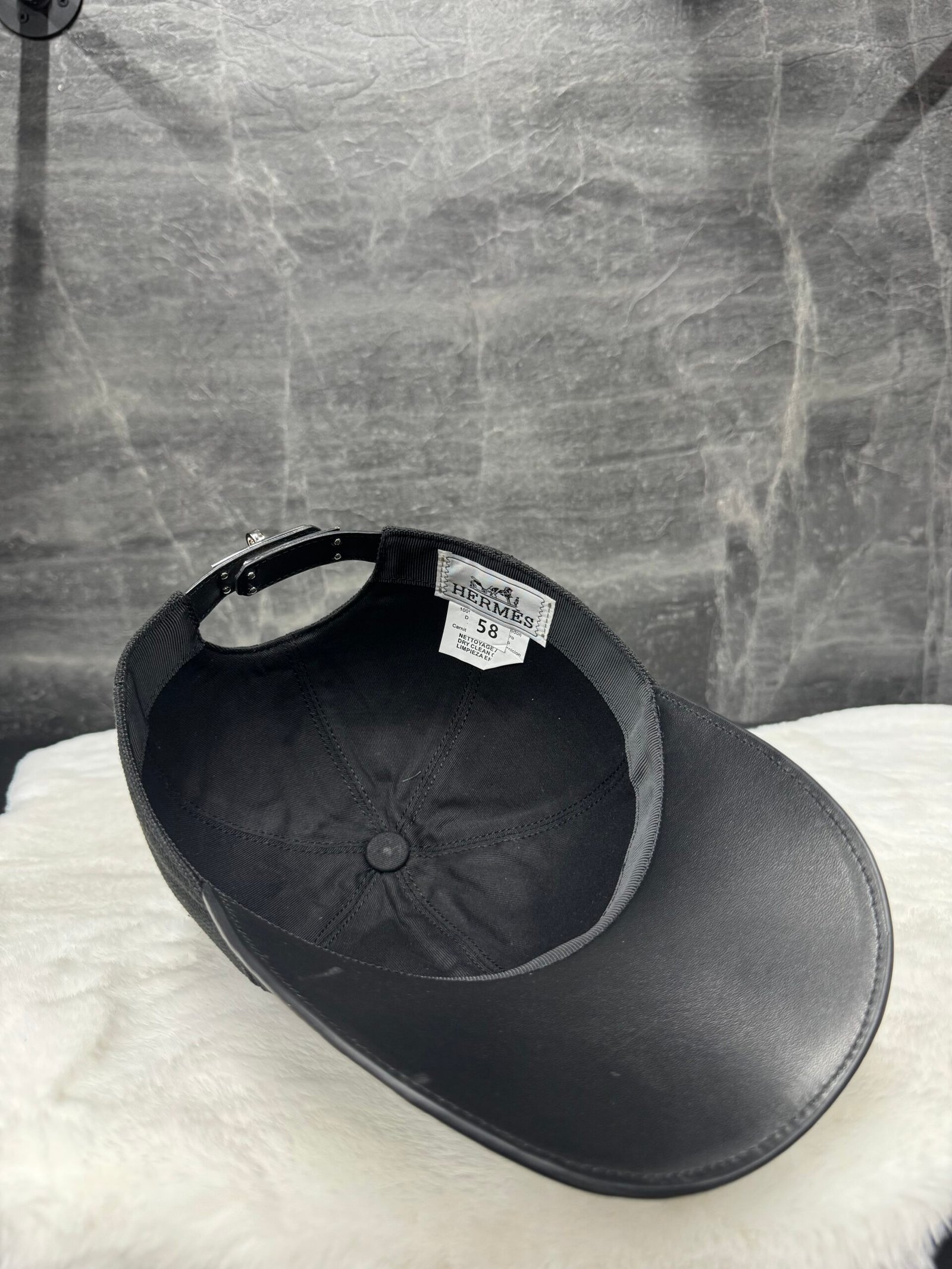 Hermes H Caps Black