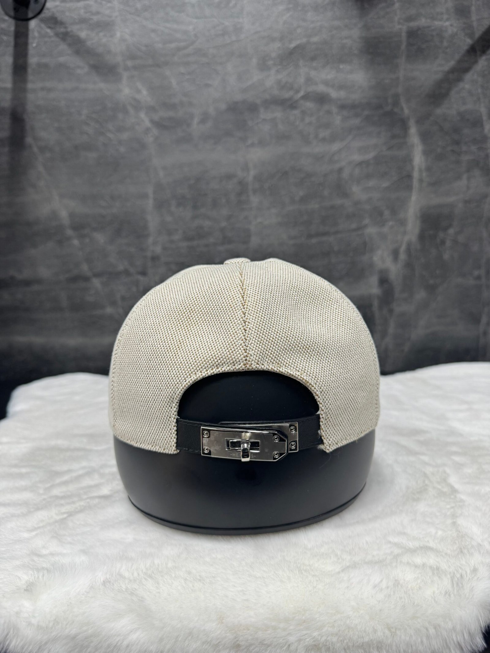 Hermes H Caps White-Black
